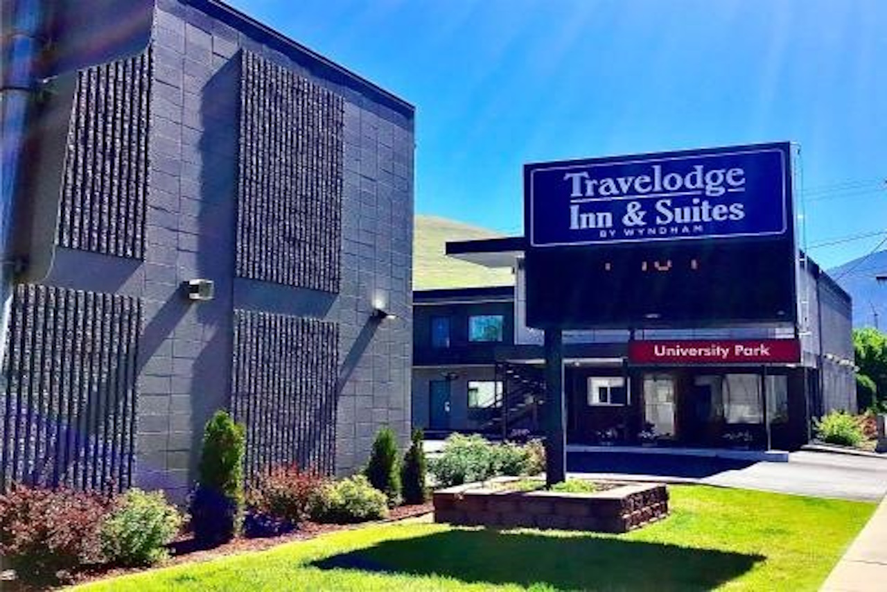 Travelodge Inn & Suites